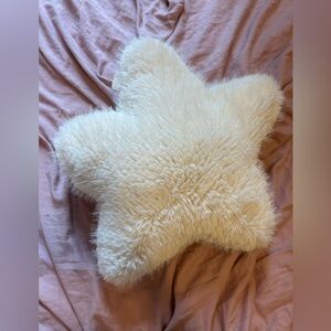 Habitat Luxe Cream Fluffy Pillow